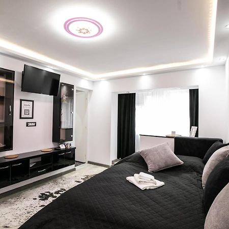 Black&White Mountain - Adults Only Petrosani Ngoại thất bức ảnh