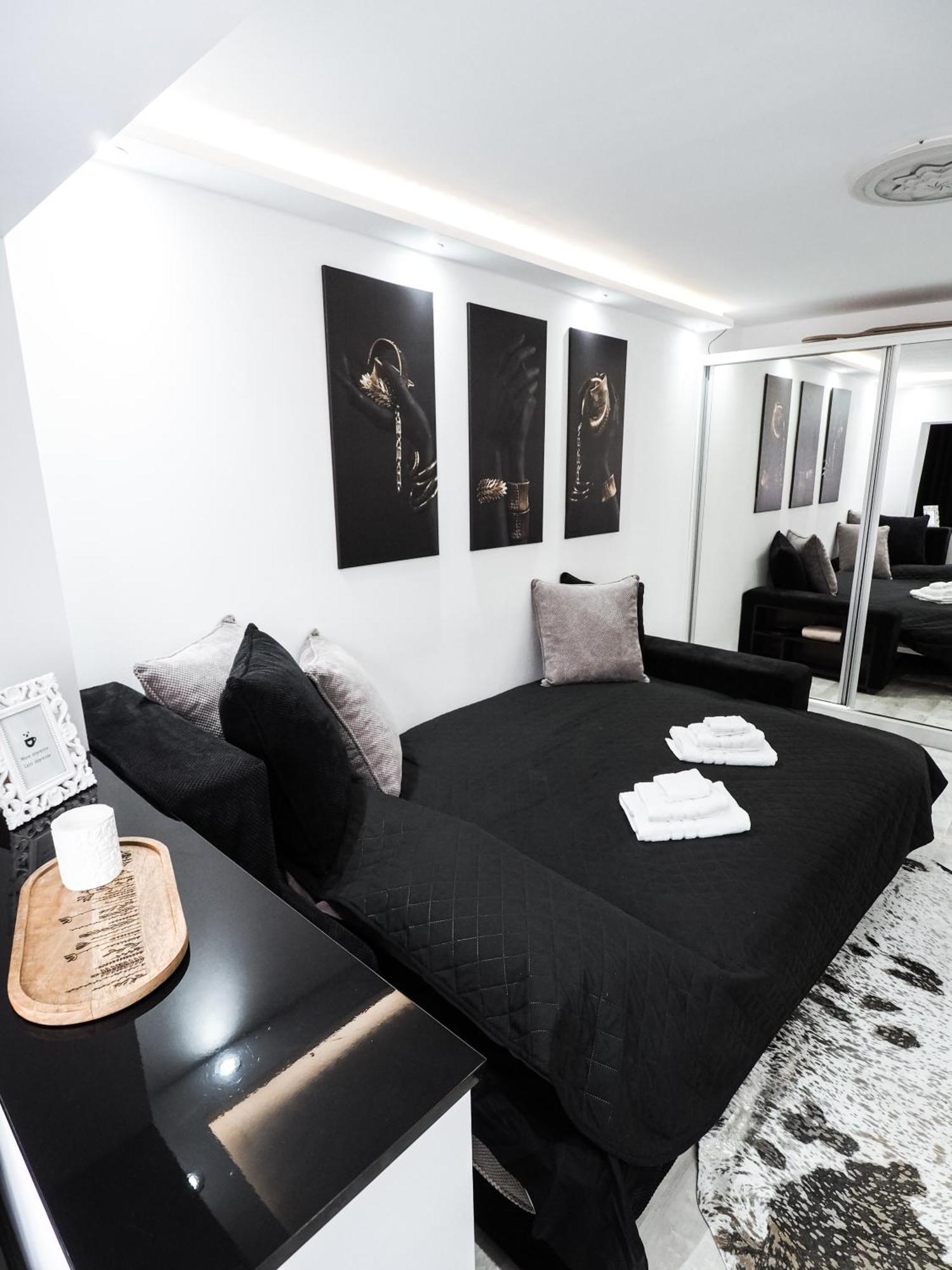 Black&White Mountain - Adults Only Petrosani Ngoại thất bức ảnh
